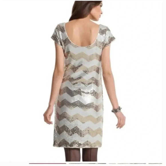 White House Black Market WHBM Mini Dress Sequin Sparkle Chevron Gold White XS - Picture 7 of 12
